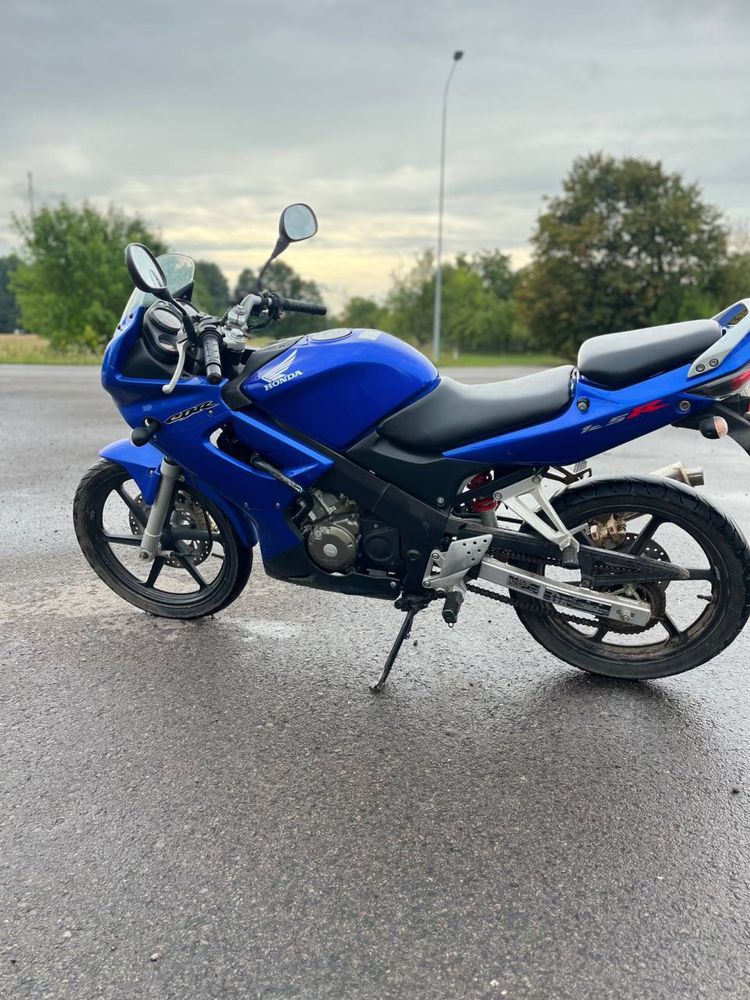 Мотоцикл Honda cbr125r