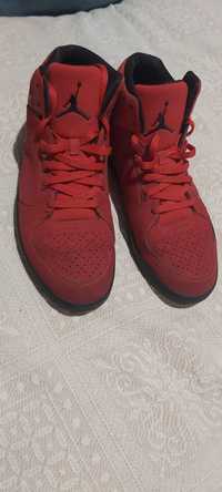 Nike jordan vermelho e preto