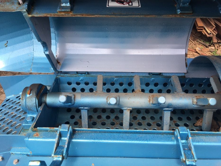 Malhadeira / Debulhadora de Milho