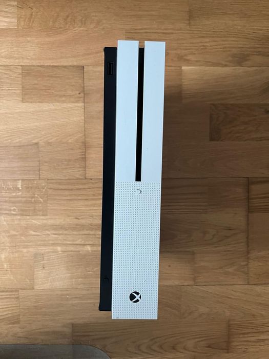 Sprzedam konsolę X box One S