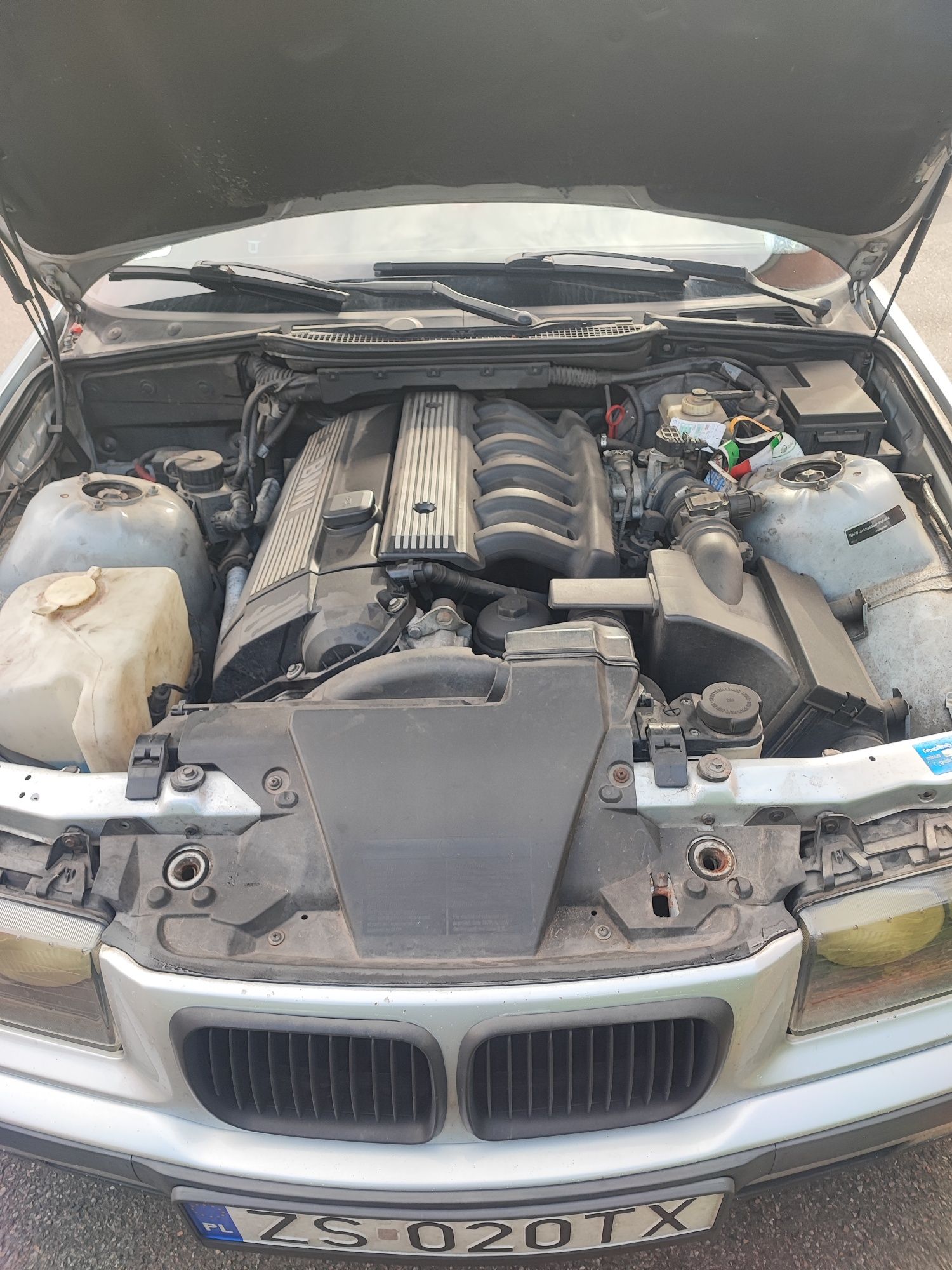 BMW e36 320i r6 18 tki