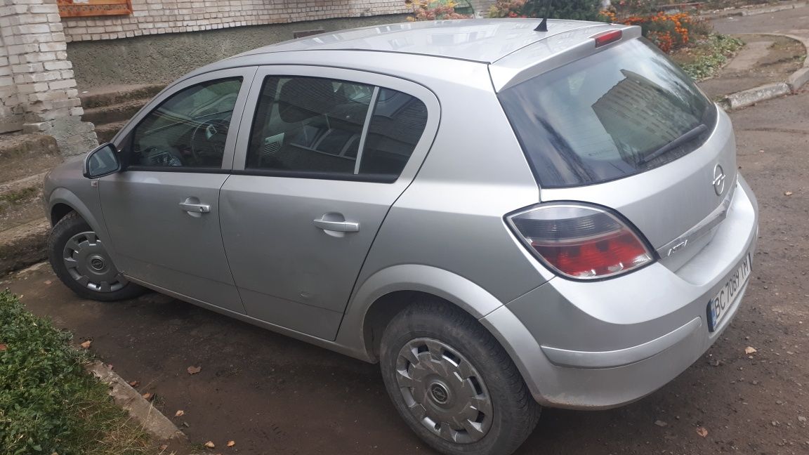 Opel astra h 1.7  2012