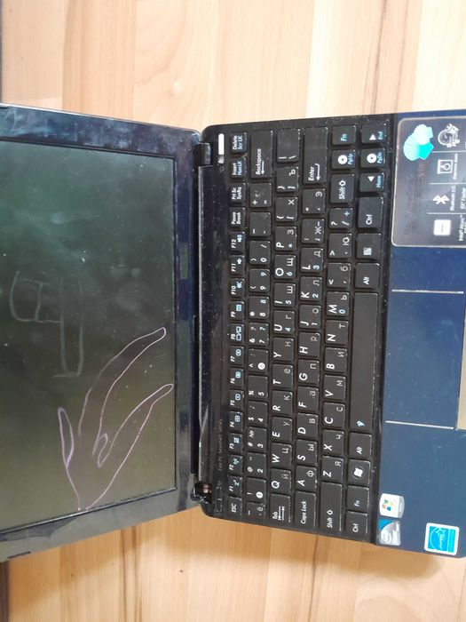 Б/у нетбук, тріснутий екран, але зображення є, може комусь на зап