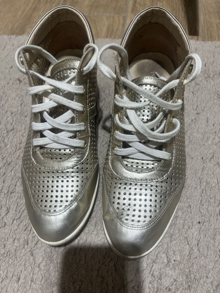 Buty na koturnie Kazar