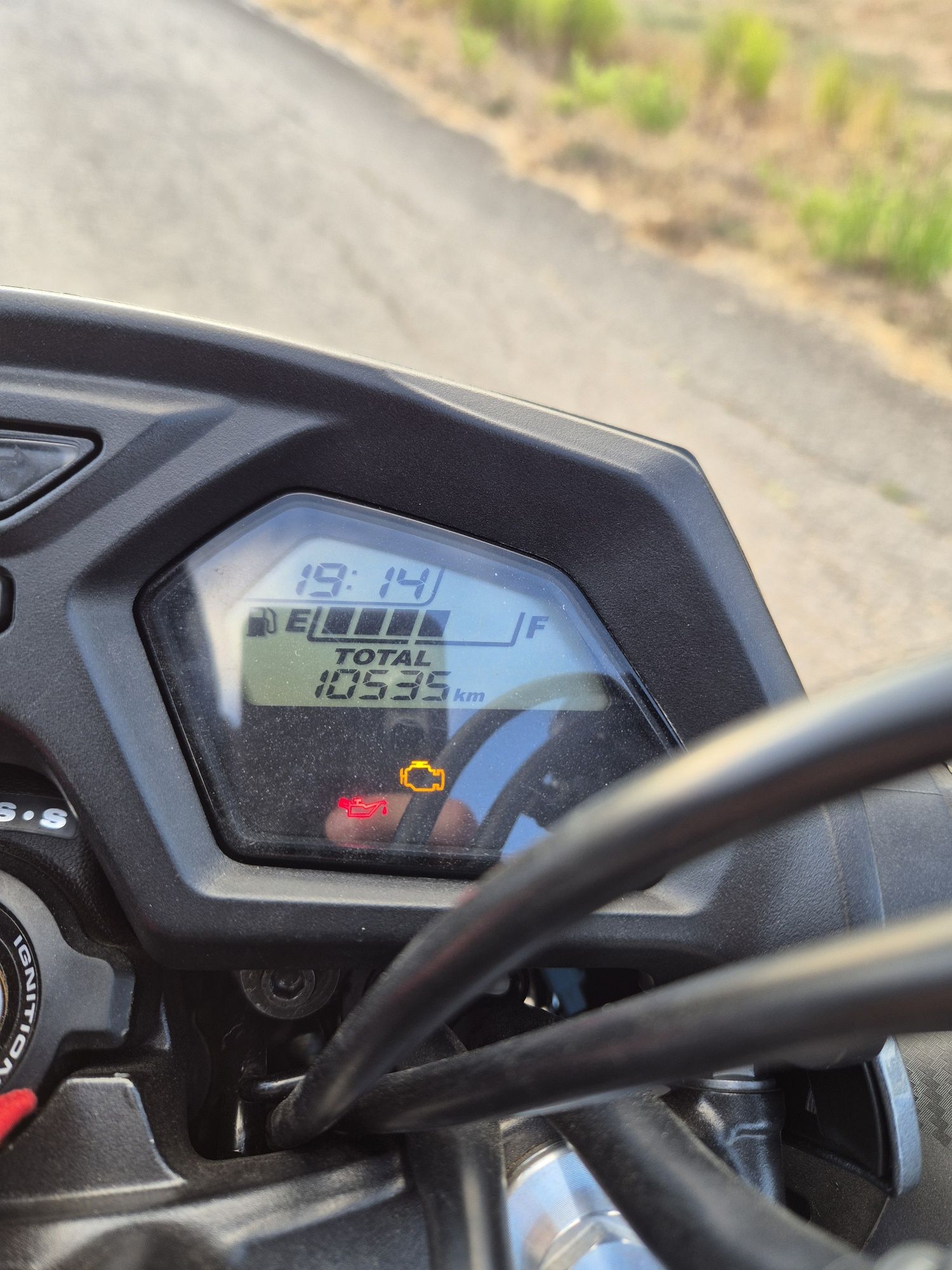 CB650F 2015 10.600 km