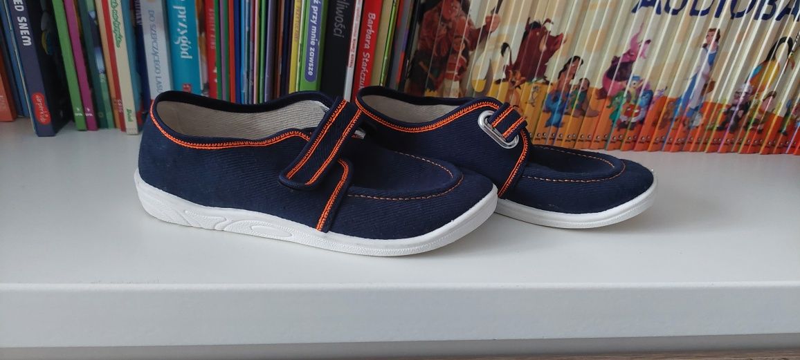 Buty na rzep do przedszkola rozmiar 32 granatowe