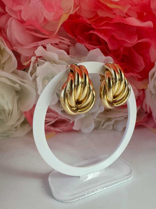 Klipsy plecione gładkie w kolorze złotym c22