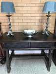 Mesa Cómoda Antiga em Madeira com 2 gavetas