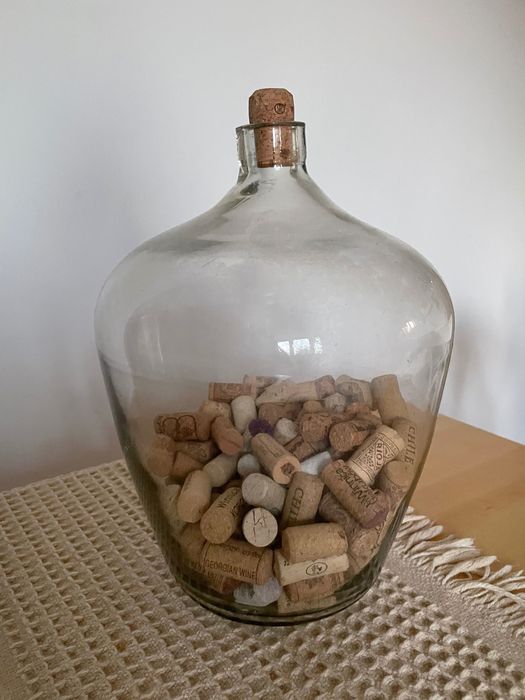 Balon na wino z korkami