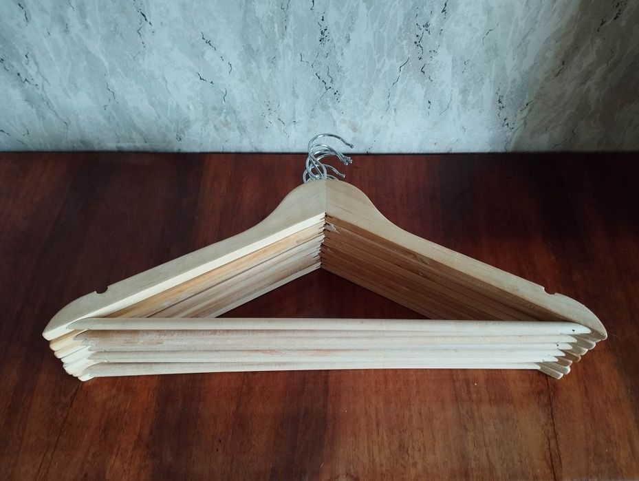 Вешалки плечики деревянные новые 8 штук