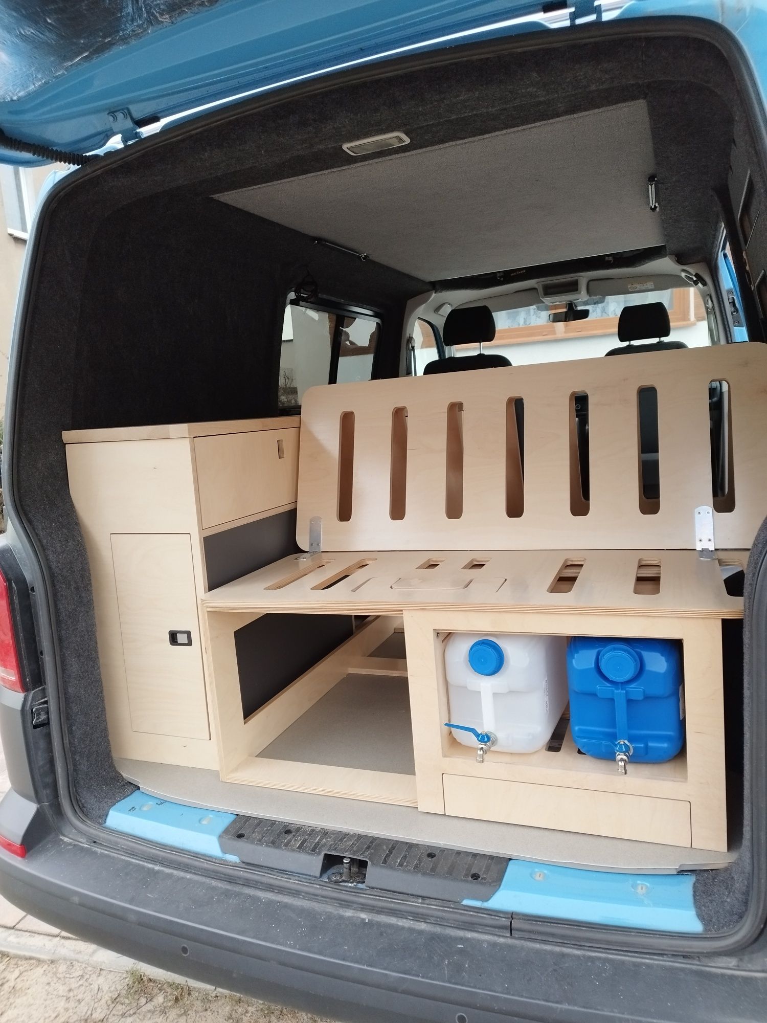 Camper van zabudowy boxy