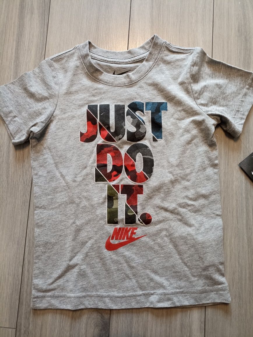 Nową koszulka Nike