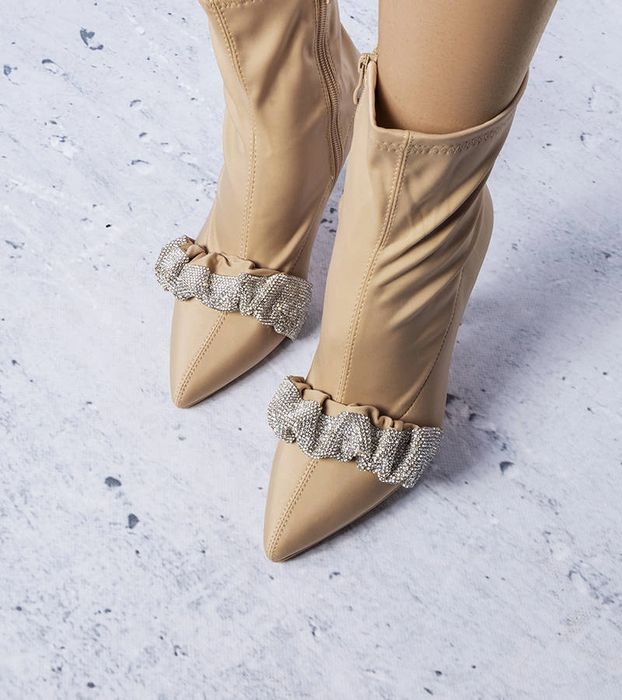 Beżowe botki zdobione cyrkoniami Caisse