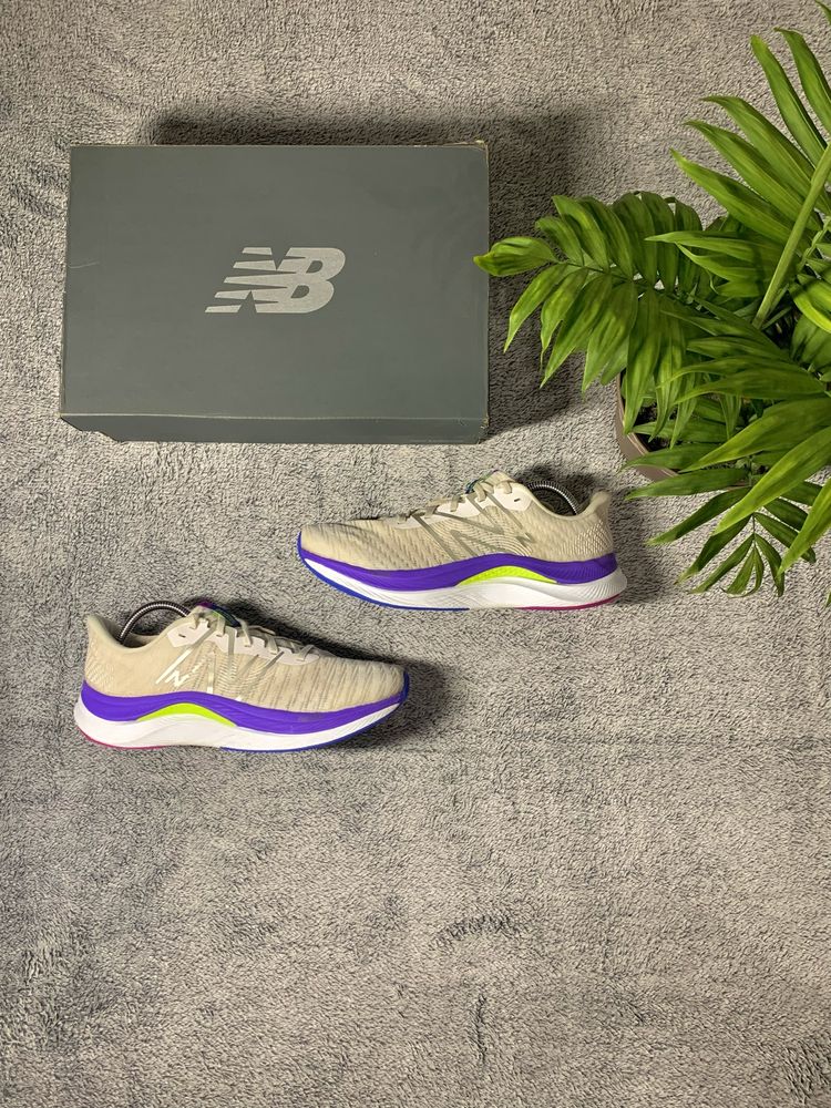 Бігові Кросівки New Balance FuelCell Propel [41.5]