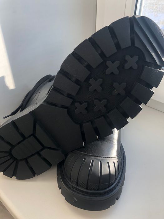 Продам новые мужские ботинки