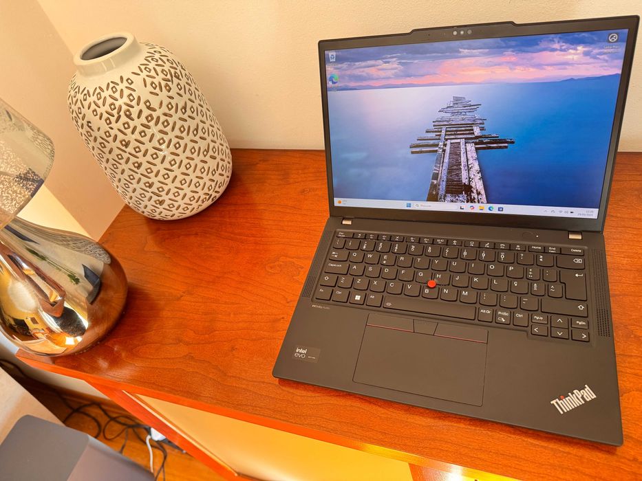 Lenovo ThinkPad X13 Gen5|13.3"FHD Tactil|Intel Ultra 5|32G Ram|Ssd 1TB