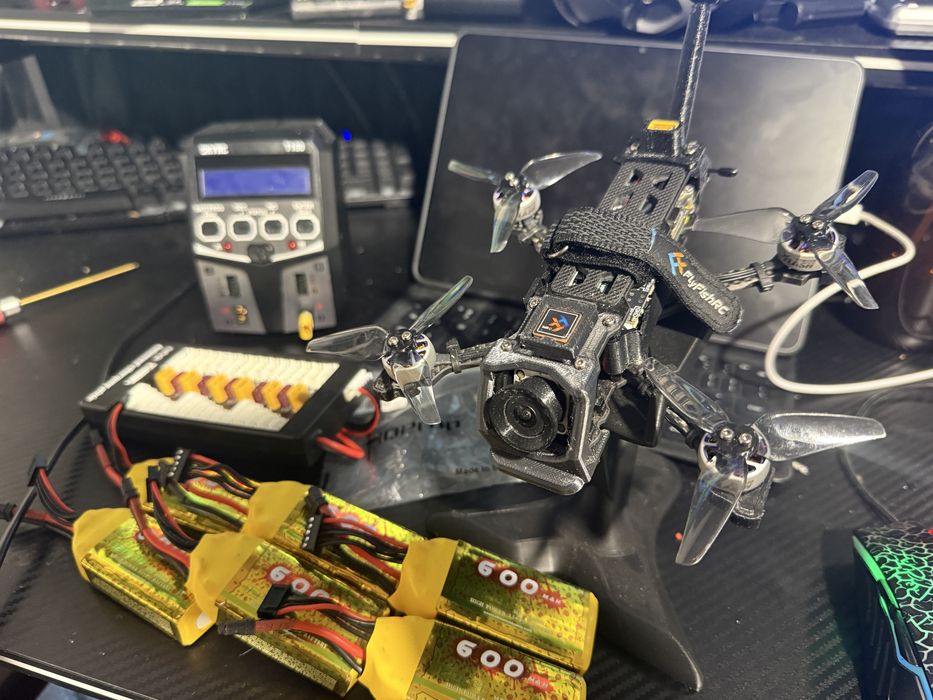 Mega zestaw dron 3” fpv plis zaadowe czesci ladowarka baterie