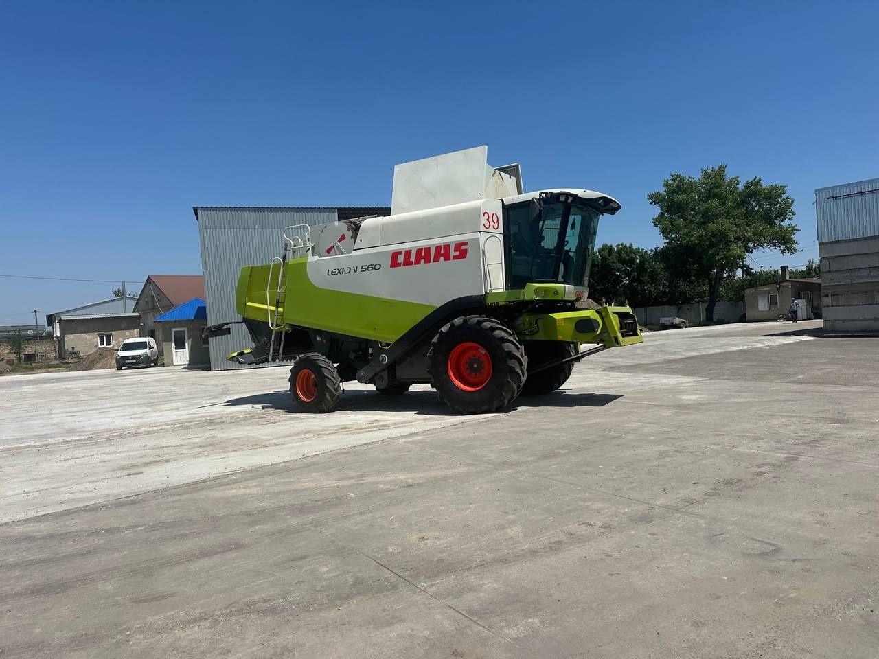 Комбайн Claas Lexion 560