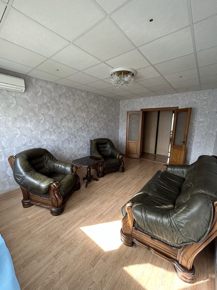 Оренда 3-кімнатна квартира 68 м², Київ, Оболонський р-н, Івасюка 48