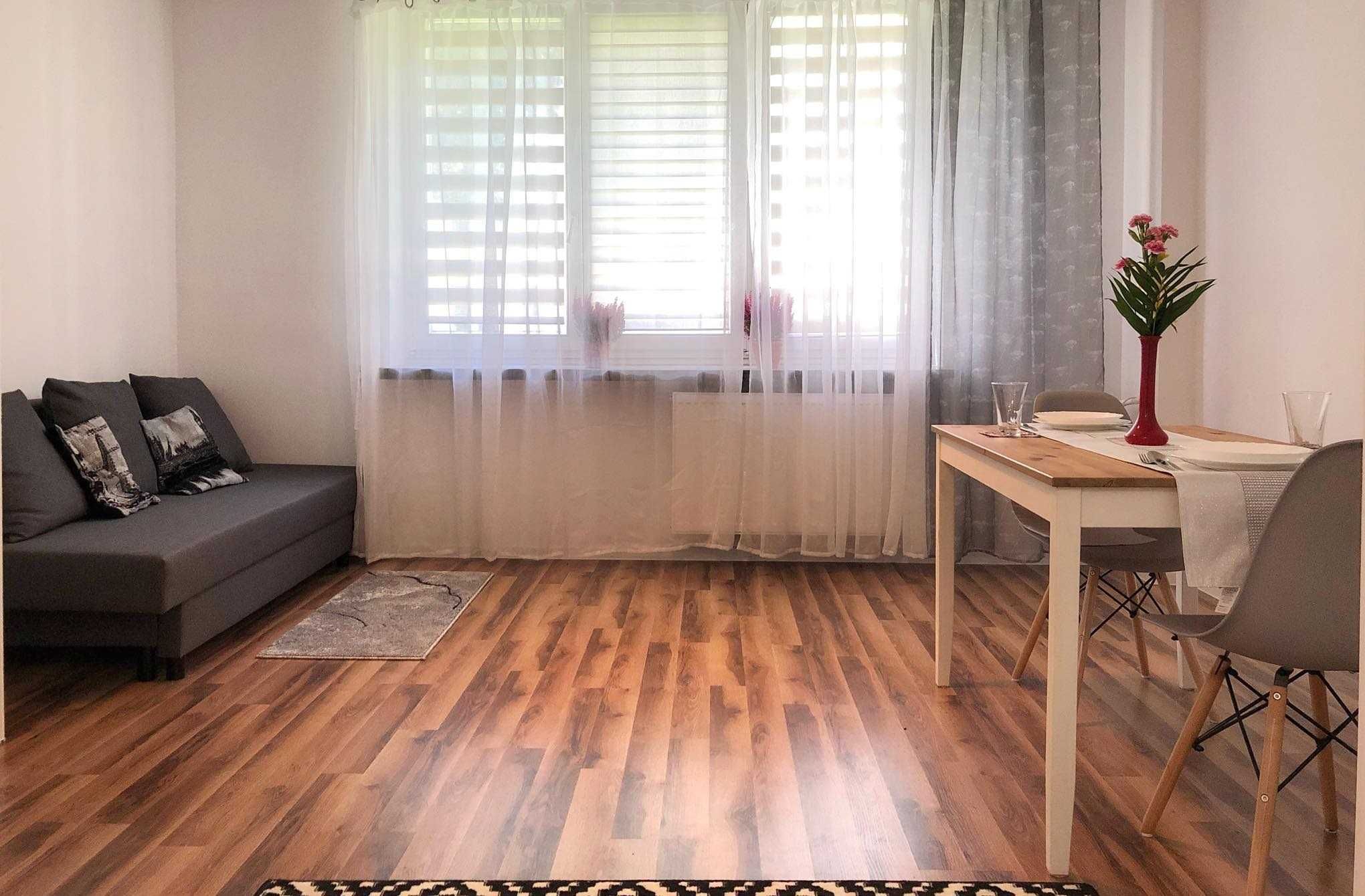 Kawalerka przy ul. Przyjaźni (2400 PLN ze wszystkim)