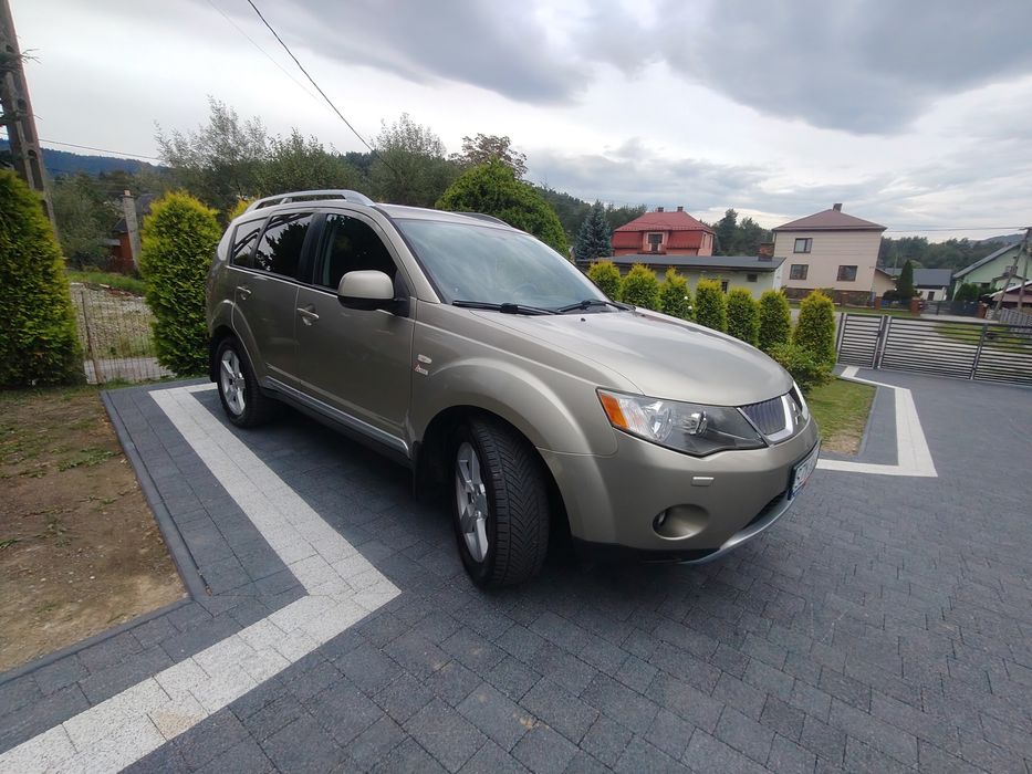 Mitsubishi Outlander II 2.0 TDI 170KM • 7-osobowy • 4x4