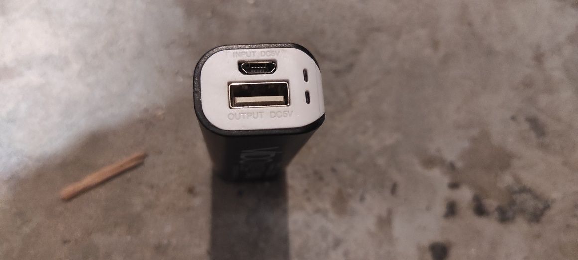Dwa powerbanki 2200 mAh