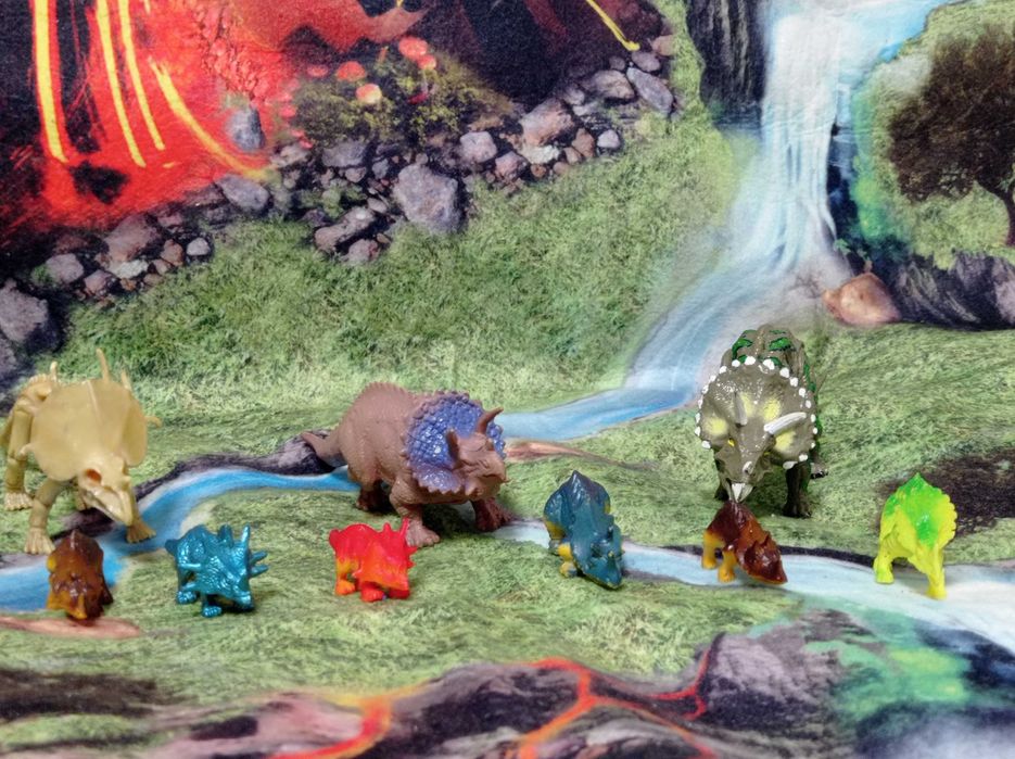 Фігурки динозаврів Цератопси