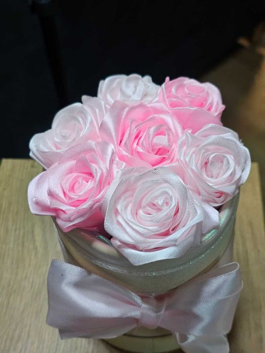 flowers box róże ze wstążki