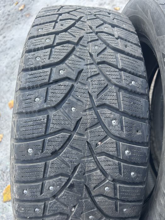 235/60R18 Bridgestone Blizzak Spike-02 SUV 107T