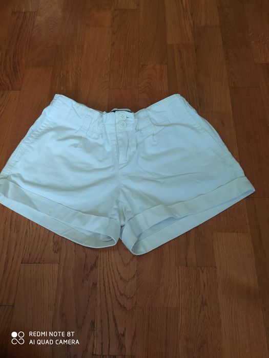 Білі джинсові шорти