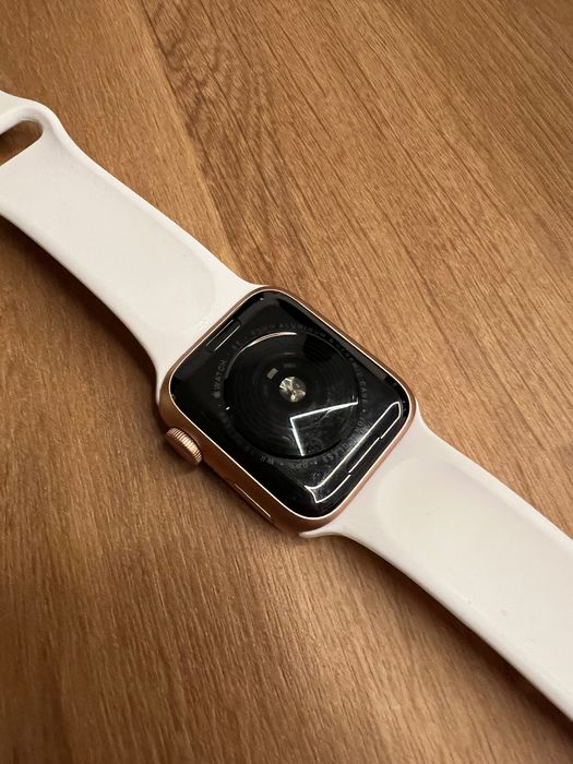 Idealny Apple Watch serii SE 40 mm GOLD w PERFEKCYJNY! 97% bateria