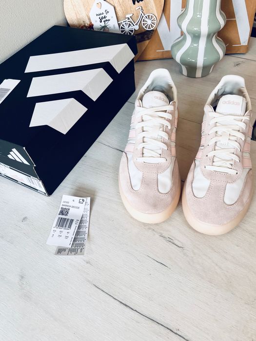 Adidas  оригінал 40 розмір