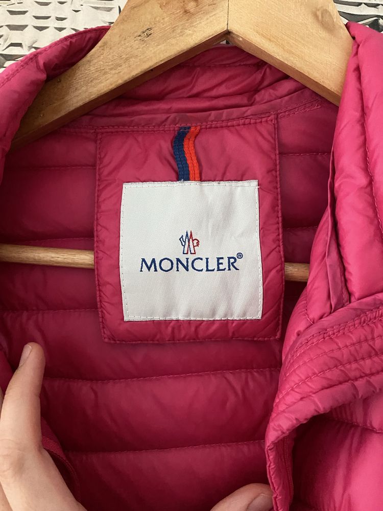 Jesienna kurtka pikowana w kolorze fuksji Moncler