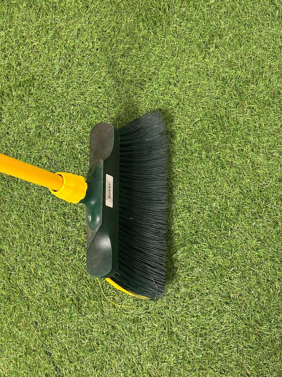 Vassoura para relva artificial ou de Jardim – Cabo de 140 cm