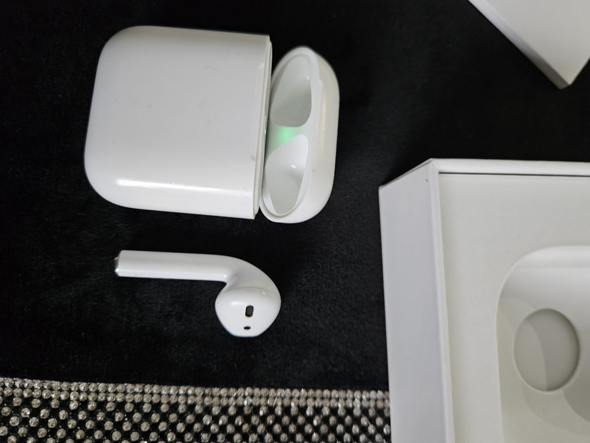 Słuchawki bezprzewodowe Apple AirPads
