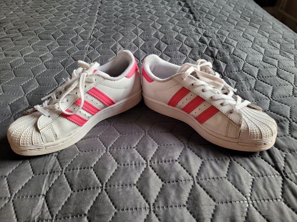 Klasyczne buty ADIDAS SuperStars w roz. 33