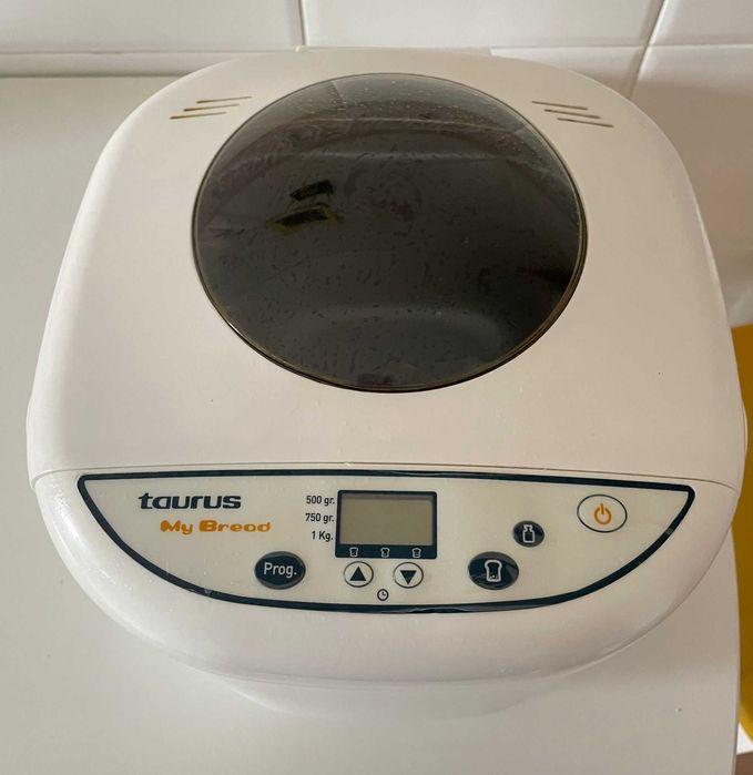 Máquina de fazer pão Taurus