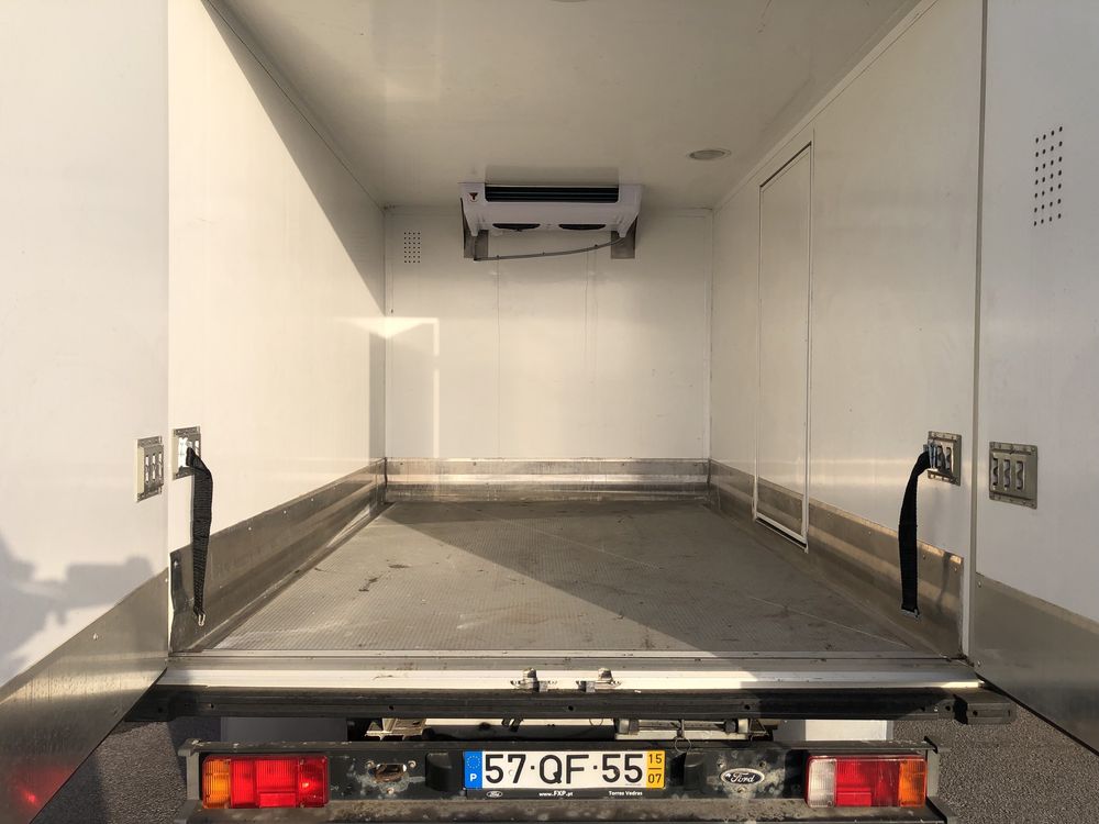 Ford Transit com contentor frio