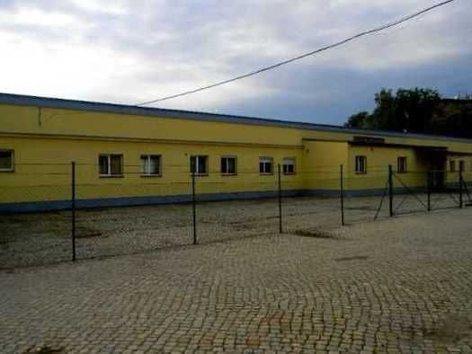 Sprzedam budynek 706m2 z działką własną 2211m2 .