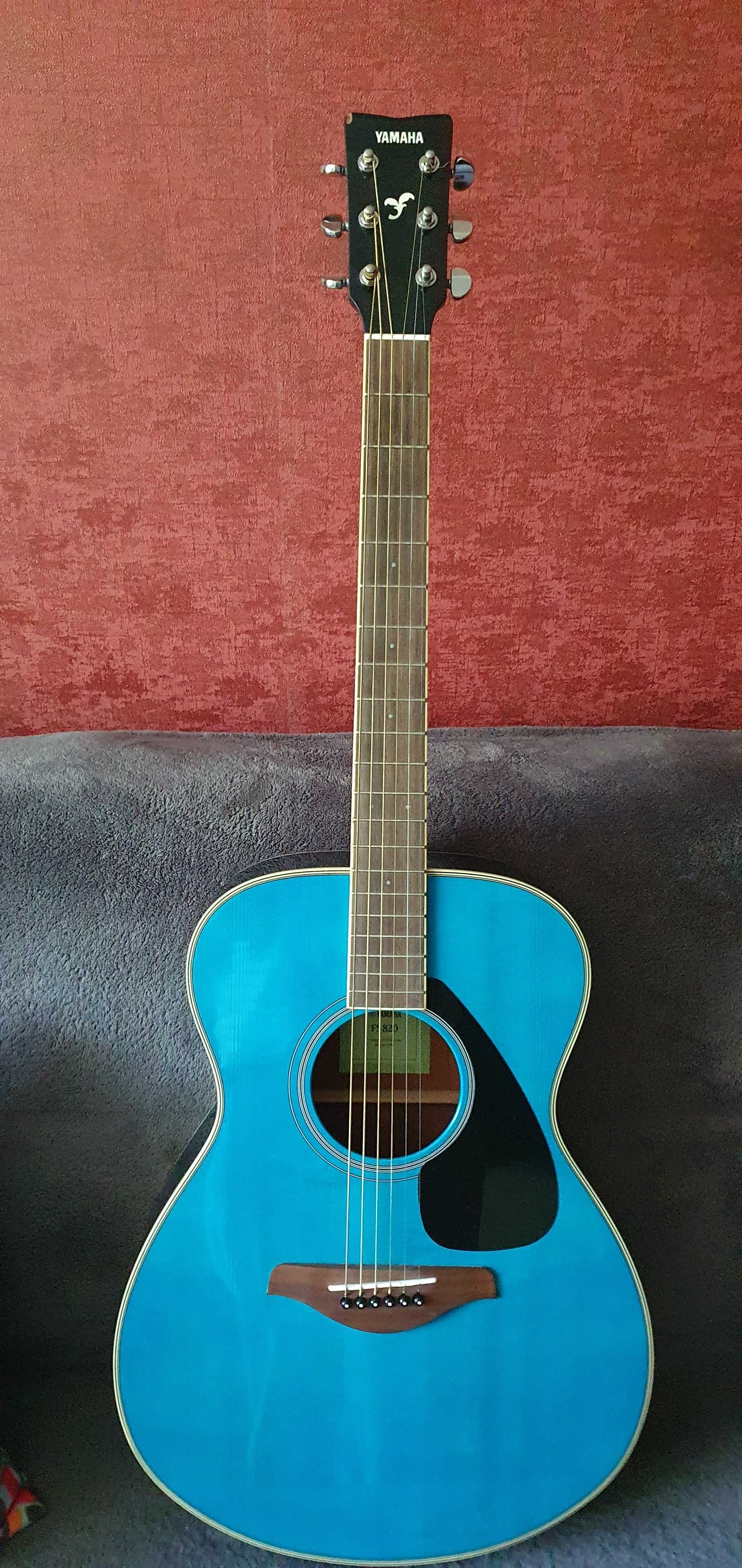 Акустическая гитара YAMAHA FS820