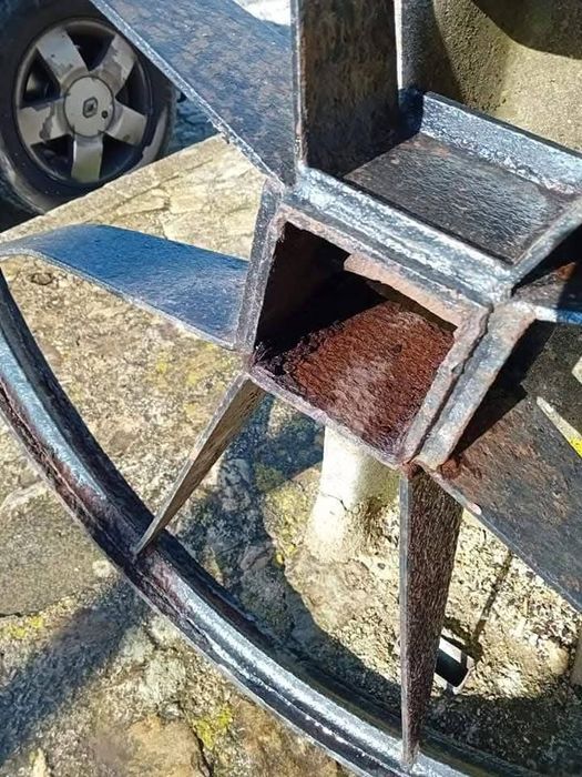 Roda em ferro para decoração