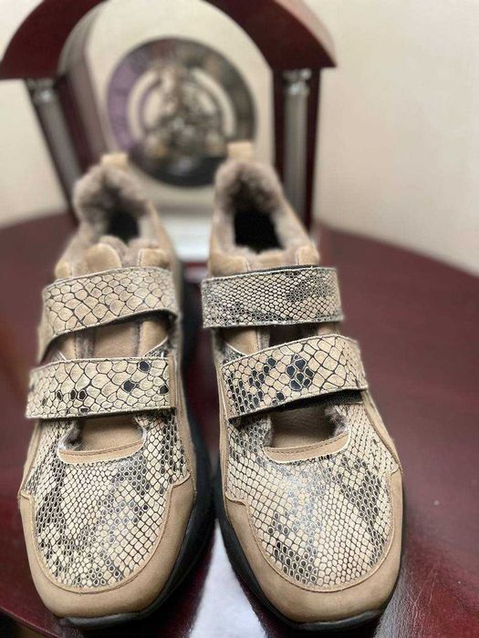 Продам зимові кросівки Lestrosa