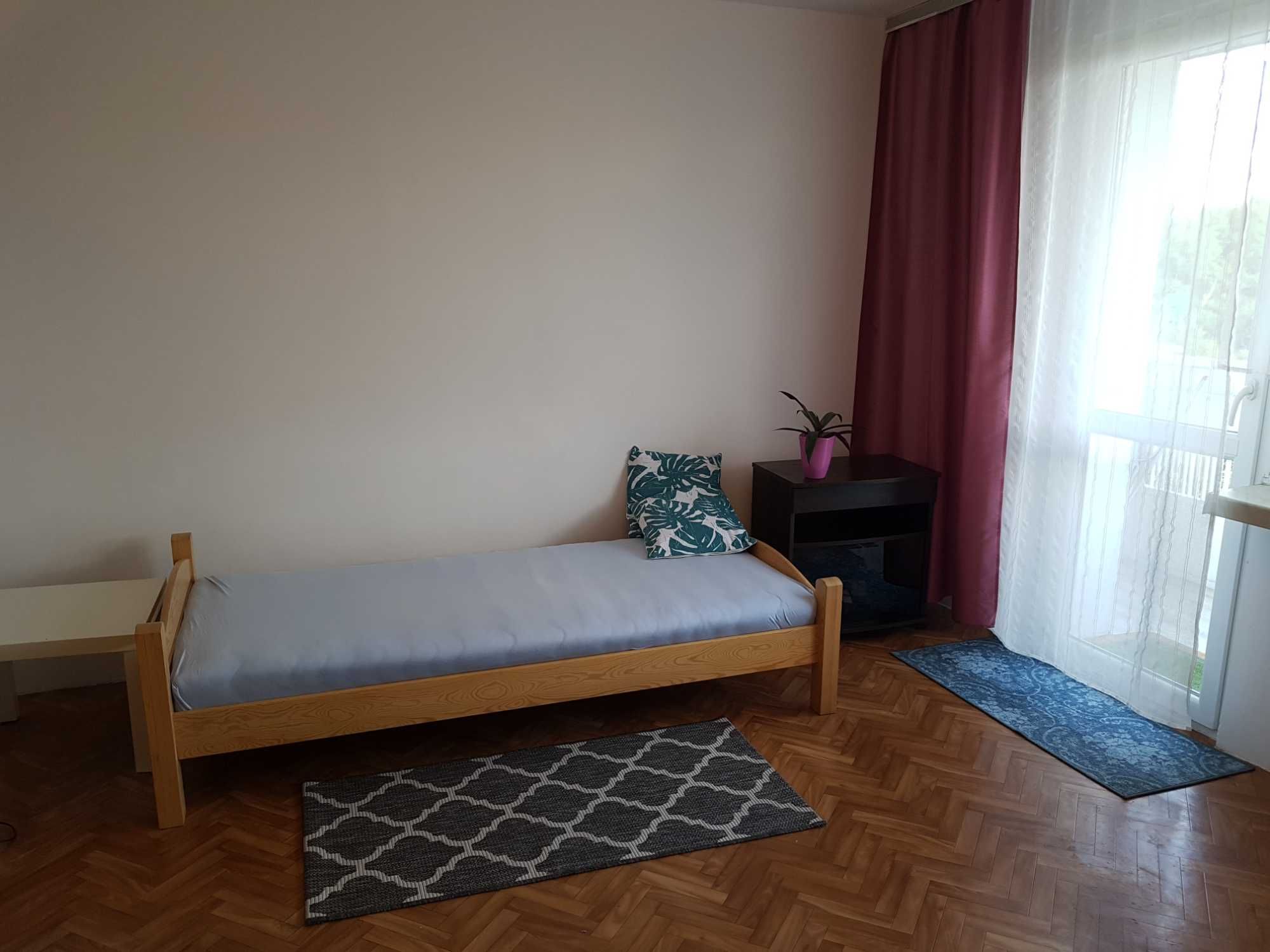 Duży pokój z balkonem dla studenta, absolwenta - od zaraz. Tanio!