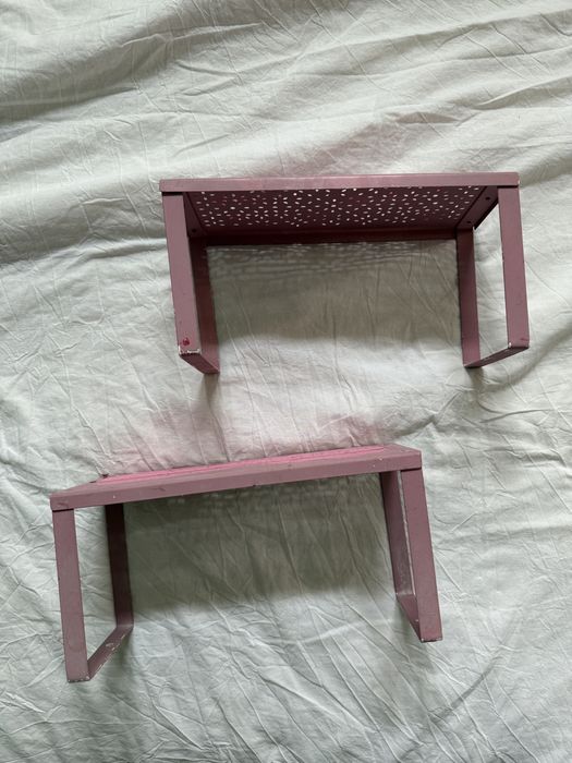 Polka ikea biała VARIERA przemalowana na różowo metalowa