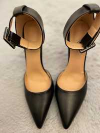 Sapato preto de salto, tamanho 39