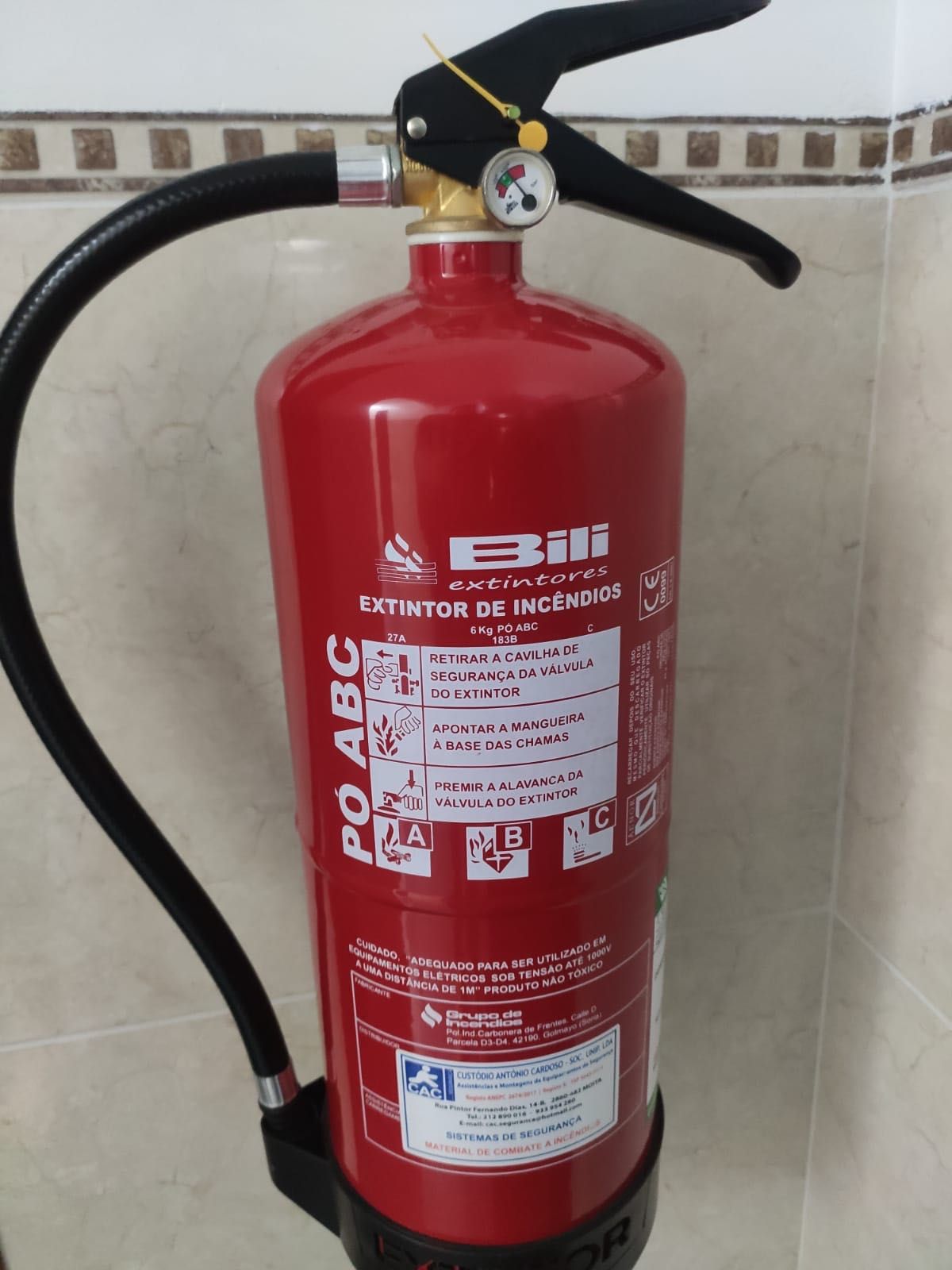 Extintores de pó e co2