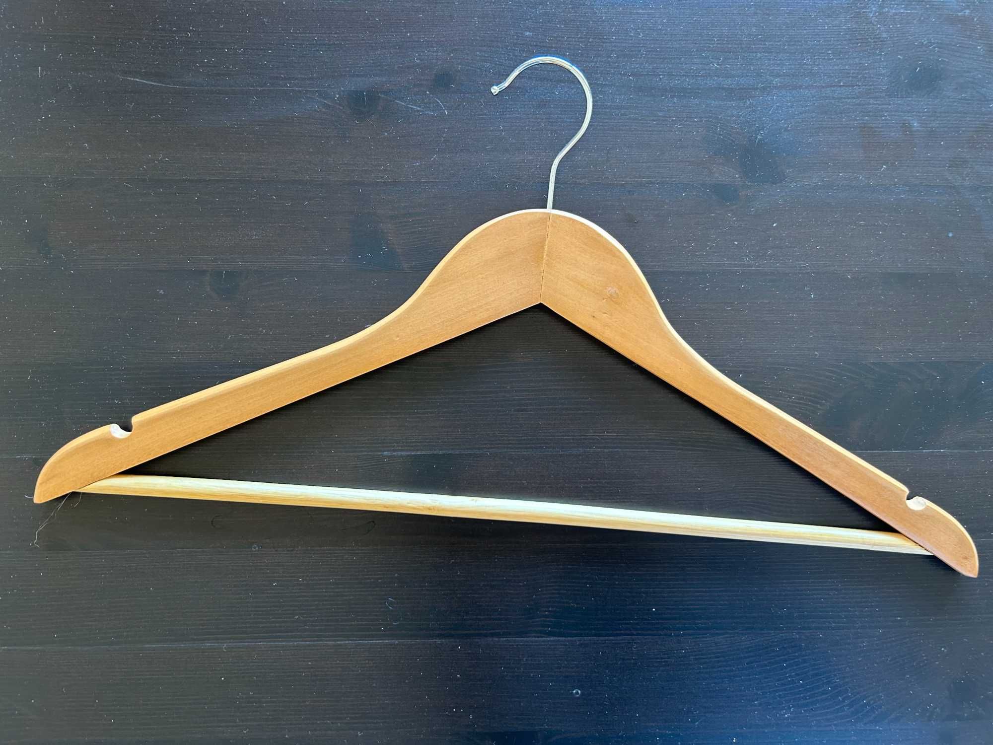 4 almofadas para cadeira, Cesto e cabides Ikea de bambu/plástico preto