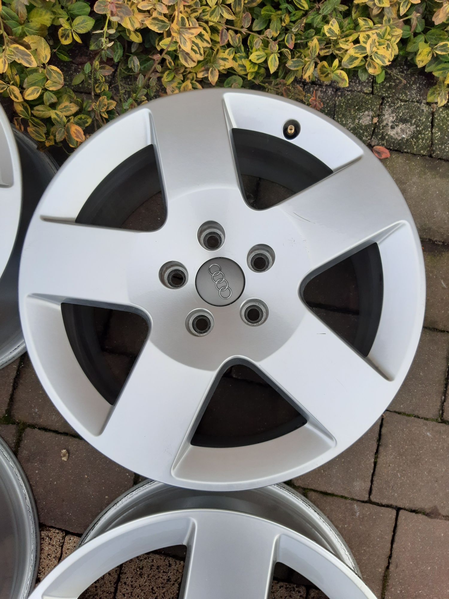 Felgi 17 Audi 5x112 7,5J et56