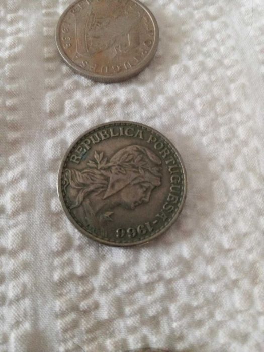 Moedas soltas (portuguesas e não só).