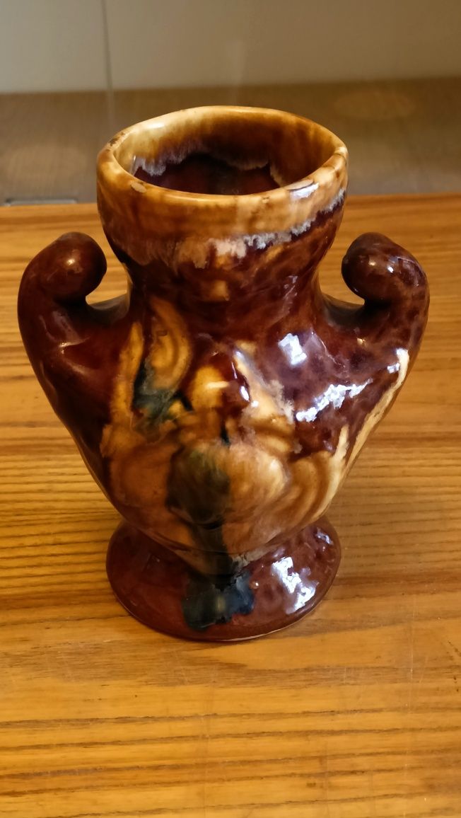 Ceramiczny wazonik mały.